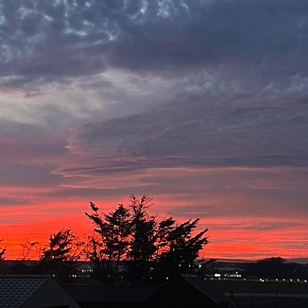 Southend Airport Bed & Breakfast 罗奇福德 外观 照片