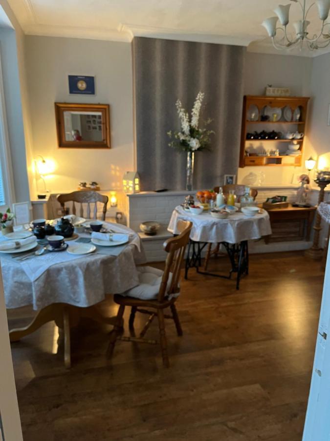 Southend Airport Bed & Breakfast 罗奇福德 外观 照片
