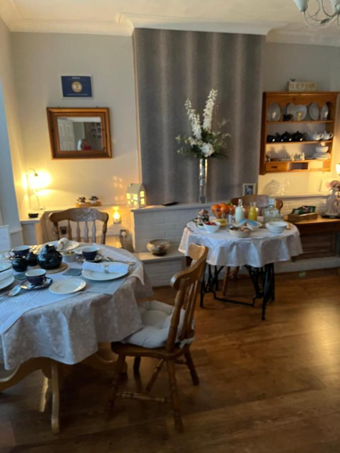 Southend Airport Bed & Breakfast 罗奇福德 外观 照片