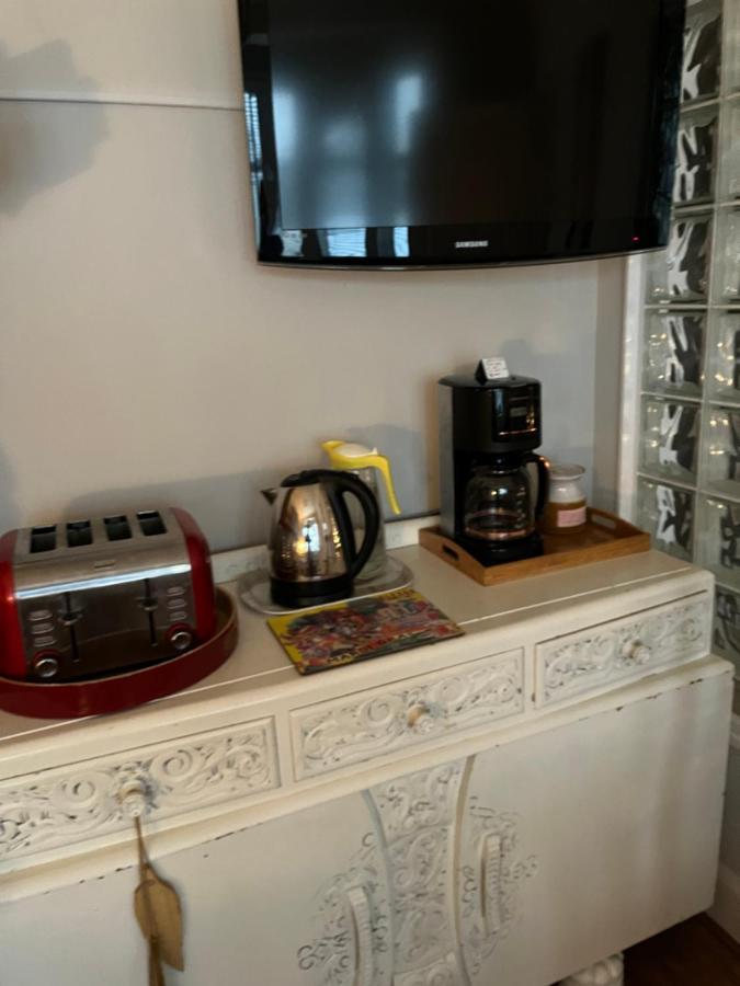 Southend Airport Bed & Breakfast 罗奇福德 外观 照片