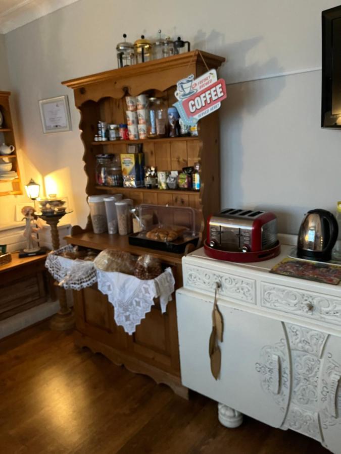 Southend Airport Bed & Breakfast 罗奇福德 外观 照片