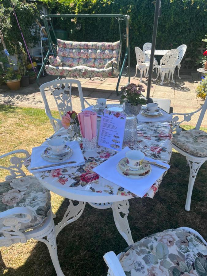 Southend Airport Bed & Breakfast 罗奇福德 外观 照片