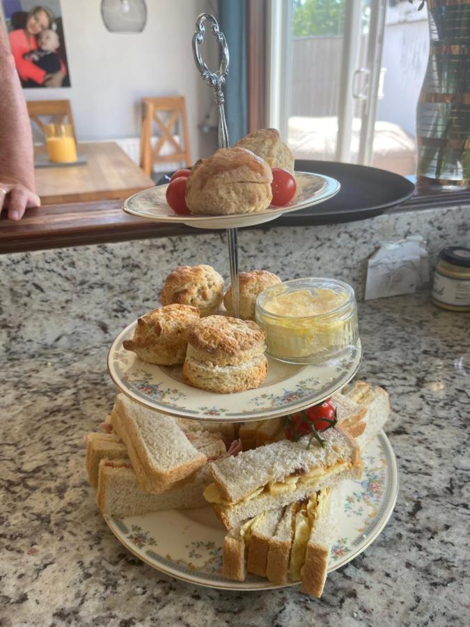 Southend Airport Bed & Breakfast 罗奇福德 外观 照片