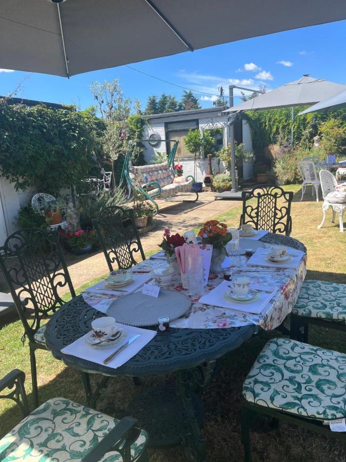 Southend Airport Bed & Breakfast 罗奇福德 外观 照片