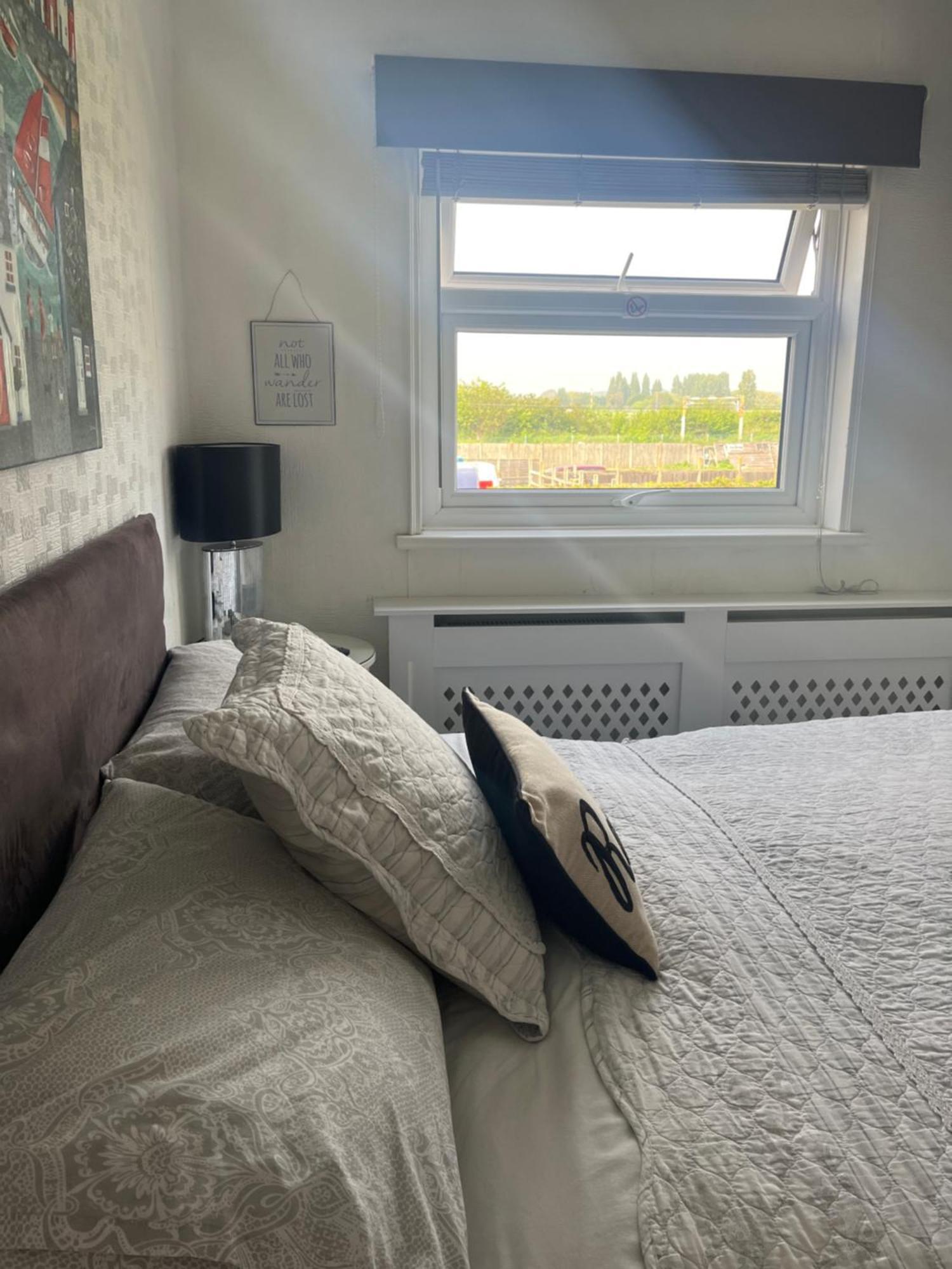 Southend Airport Bed & Breakfast 罗奇福德 外观 照片