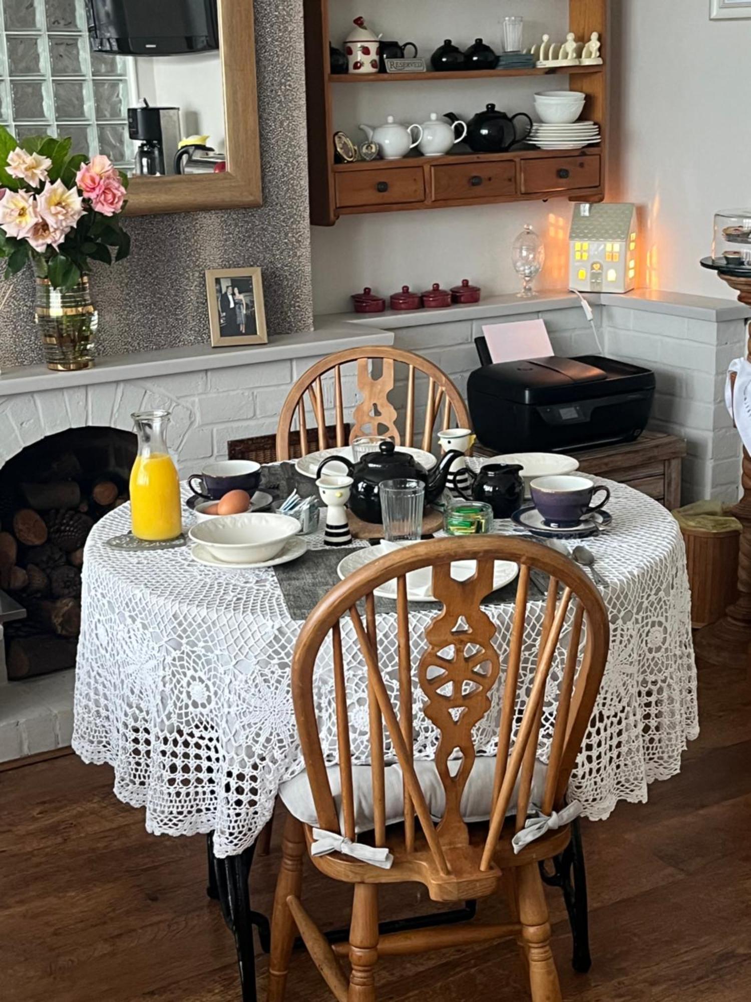 Southend Airport Bed & Breakfast 罗奇福德 外观 照片