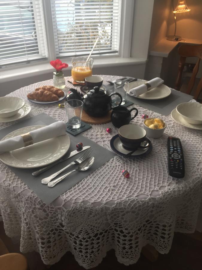Southend Airport Bed & Breakfast 罗奇福德 外观 照片