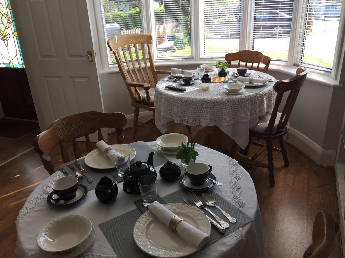 Southend Airport Bed & Breakfast 罗奇福德 外观 照片